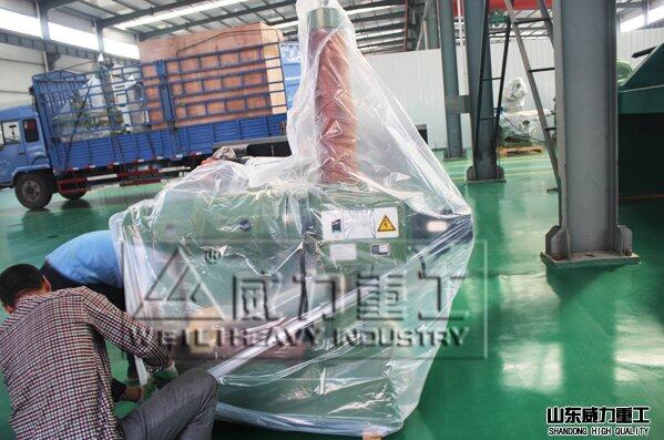 Z3132萬(wàn)向搖臂鉆床車(chē)間準備發(fā)貨圖