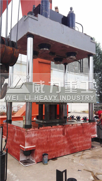 500噸四缸四柱液壓機半成品