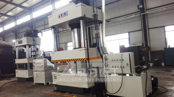 電動(dòng)車(chē)擋板成型四柱液壓機的客戶(hù)定做完成