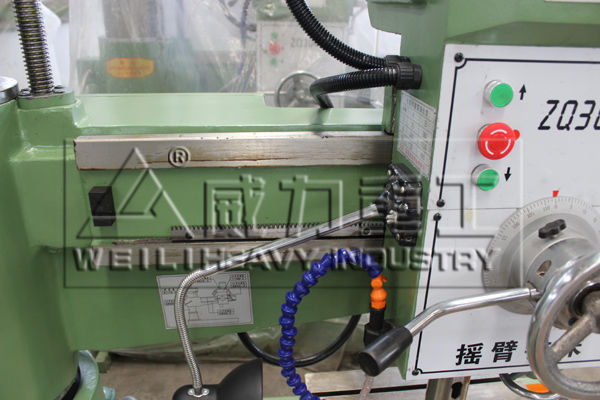 完成生產(chǎn)的機械搖臂鉆床細節展示圖