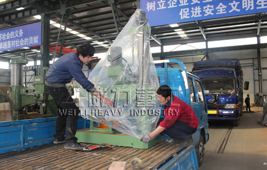 3040搖臂鉆床裝車(chē)發(fā)貨