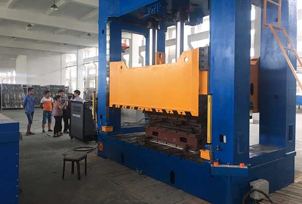 液壓機模壓成型汽車(chē)尾門(mén)/發(fā)動(dòng)機罩/后頂蓋因素？
