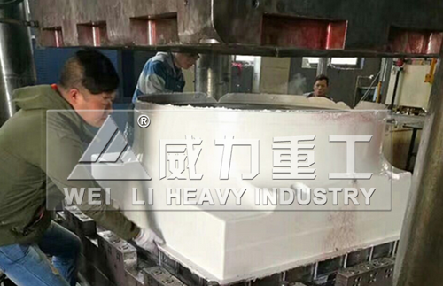 客戶(hù)生產(chǎn)加玻璃鋼風(fēng)機外殼現場(chǎng)