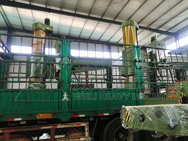 液壓63、80搖臂鉆床廠(chǎng)家裝車(chē)完畢