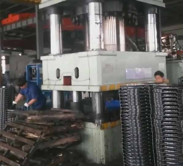 1800噸四柱液壓機