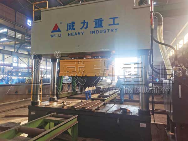 1000噸厚鋼板校平液壓機使用現場(chǎng)