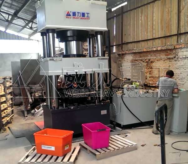 1200噸四柱液壓機