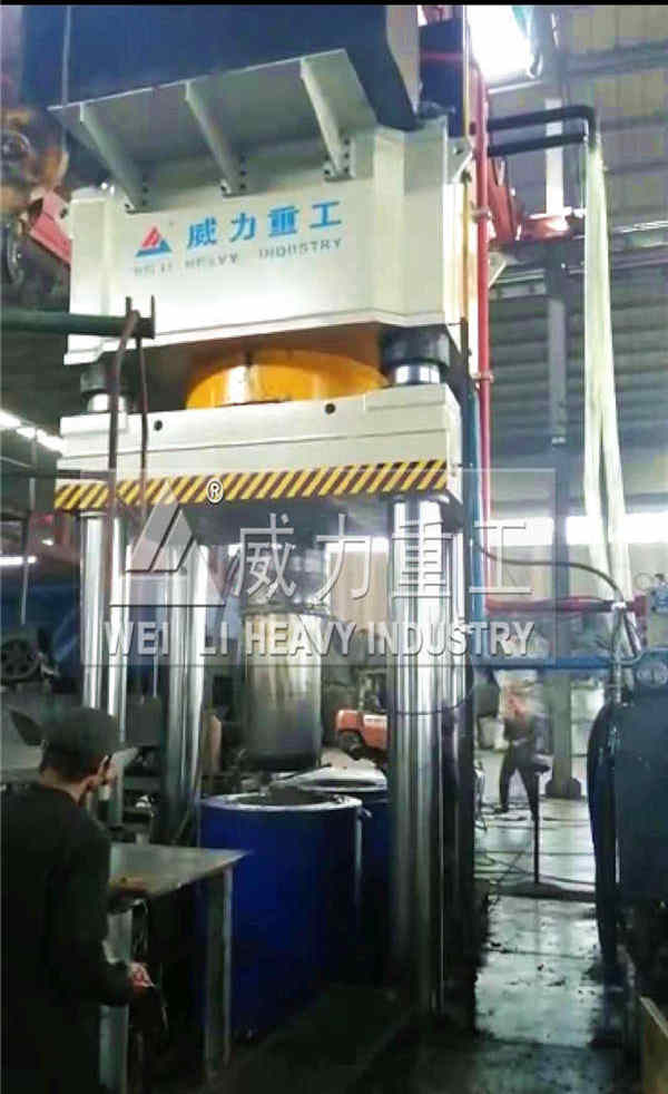 1500噸石墨坩堝成型液壓機