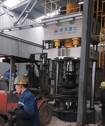 封頭液壓機客戶(hù)使用現場(chǎng)