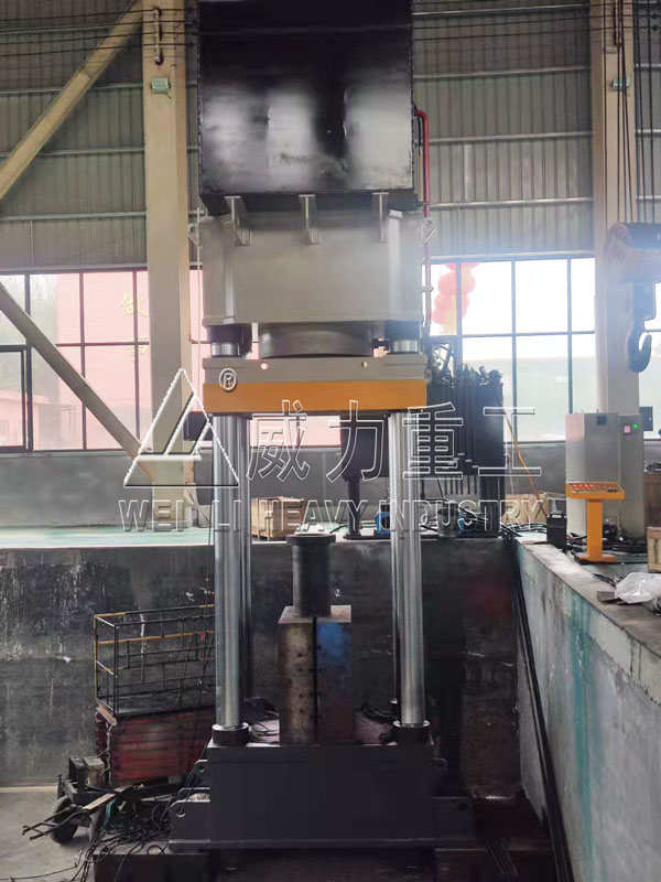 1500噸碳素坩堝成型液壓機